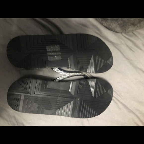 Blingy Flip flops - Picture 4 of 5